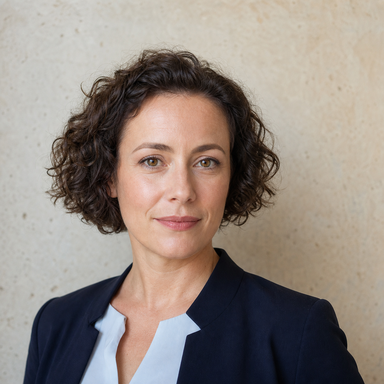 Porträt von Clara Neumann, leitende Redakteurin für Methodik bei ABUXX